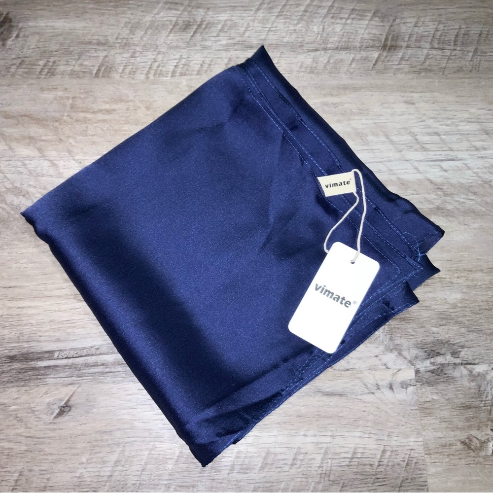 (Bin 27) Vimate, 100% blue silk scarf